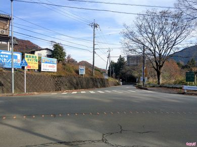 県道518号への入口