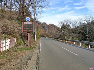 街中ではあまり見ないタイプの道路情報板