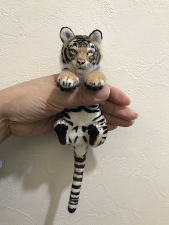 トラブローチ全身