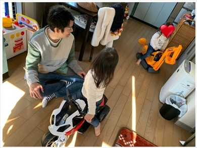 石田明 NON STYLE 双子娘 手足口病 ブログ 妻 家族