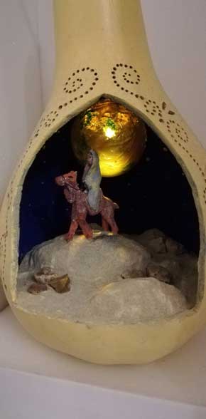 ひょうたんの中に広がる「モネの池」が神秘的で美しい ひょうたん作家