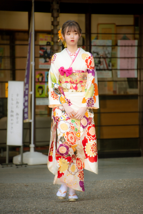 エイベックス 飯豊まりえ 山谷花純 浅川梨奈 大幡しえり Niki 江野沢愛美 日比美思 大原優乃 古田愛理 今泉佑唯 生見愛瑠 前島亜美 小室安未