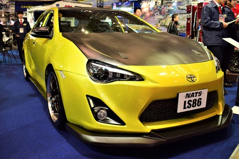 トヨタの4ドアセダン「カムリ」をベースに、セダン型の86顔にスワップした「NATS LS86」