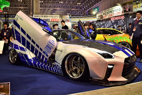 カラーリングは、映画「ワイルド・スピードX2」で登場したスカイラインGT-Rを意識しています