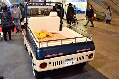 荷台には本物の木を採用