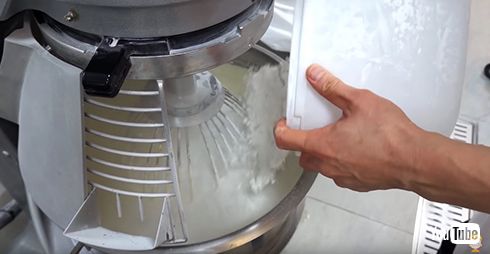 アジアの屋台料理の調理シーンを流すだけのYouTuberが素朴すぎて癒やされる