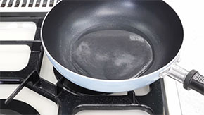 フライパンでろ液をさらにあたためる
