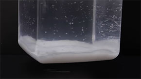 石灰水と食塩水を混ぜたところ