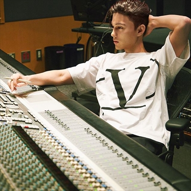 リアム・ニクロ バーチャルヒューマン ポスト・マローン Instagram グラミー賞