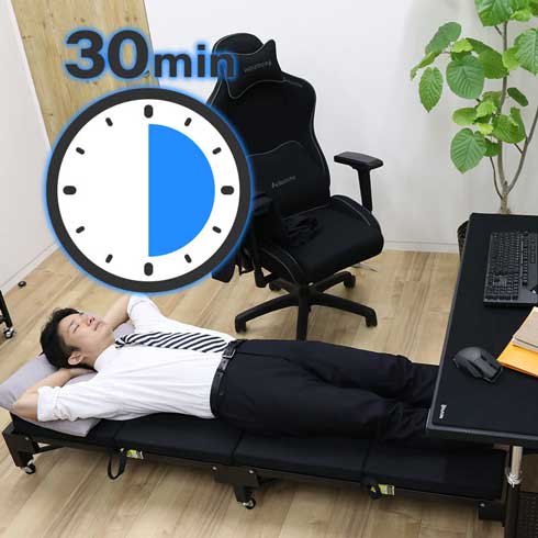 折りたたんでデスク下に収納できる仮眠用ベッドが発売