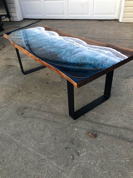 木工家具に波が漂う