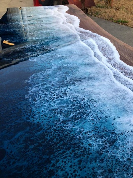 木工家具に波が漂う