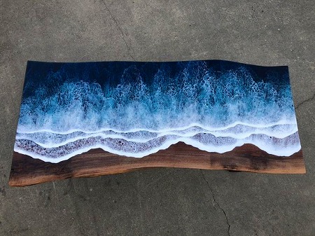 木工家具に波が漂う