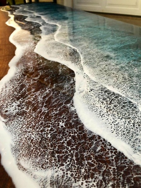 木工家具に波が漂う