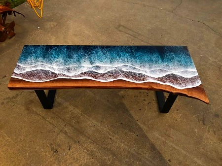 木工家具に波が漂う