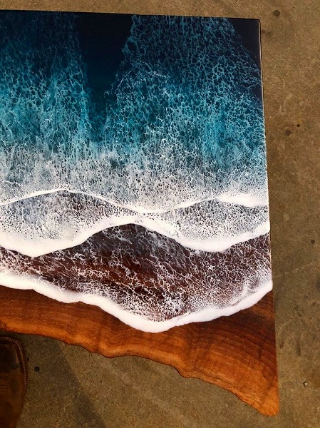 木工家具に波が漂う