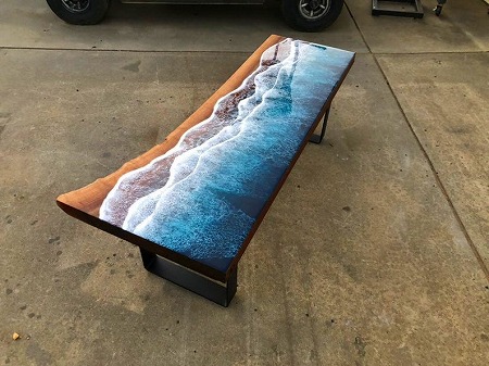 木工家具に波が漂う