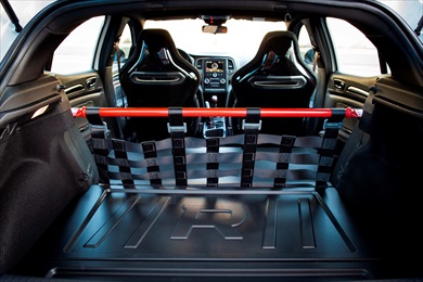 後席を無くし、4本のホイールが積載可能