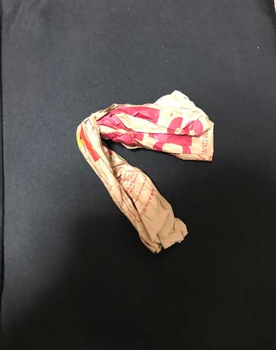 かばん 漁る わけのわからない折れ方をした紙 大量 出てくる 現象 あるある メモ レシート プリント