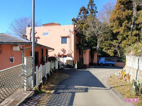 このカーブを過ぎると、一気に空気が変わります