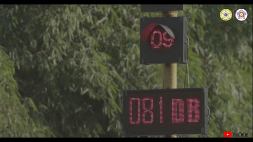 インド 警察 信号 クラクション 罰 時間 デシベルメーター