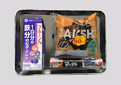 パック飲料とチョコレートと菓子パン