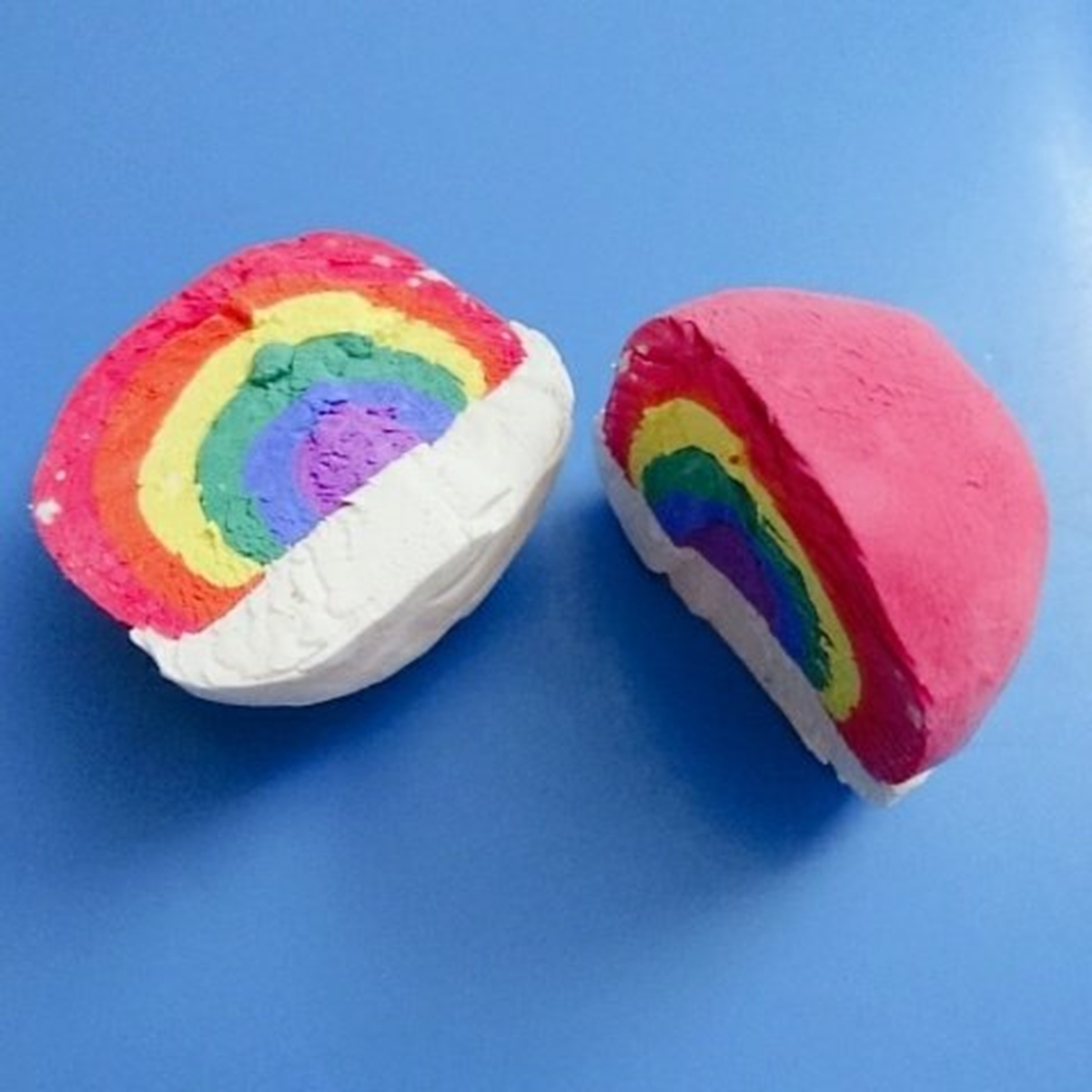 「美術の先生にも解らない芸術をなした！」　厨ニ病当時に作った謎の粘土作品「虹」が想像を超える仕掛けで絶賛される