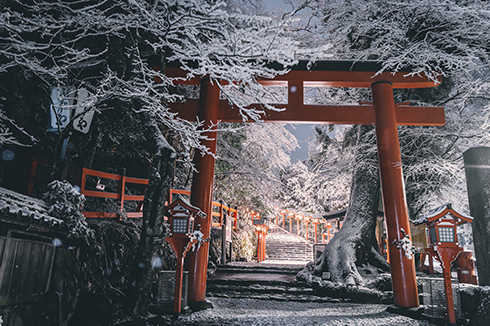 積雪と灯籠が美しい　京都の貴船神社が白銀に包まれた写真に「とても綺麗」の声