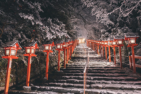 積雪と灯籠が美しい　京都の貴船神社が白銀に包まれた写真に「とても綺麗」の声