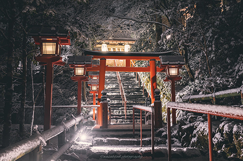 積雪と灯籠が美しい　京都の貴船神社が白銀に包まれた写真に「とても綺麗」の声