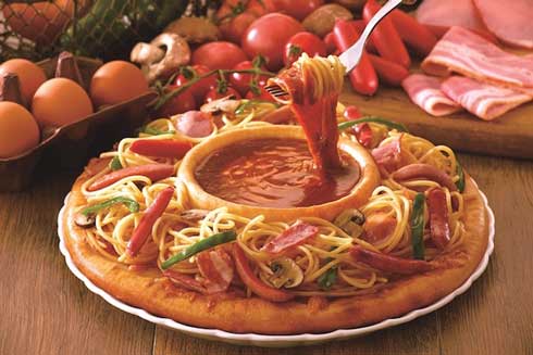 アオキーズ・ピザ シャウエッセン 乱立 大量 全力 ソーセージ カリーヴルスト風 ピザ