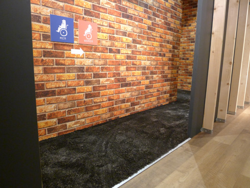 部屋の外はふかふかの絨毯になっている