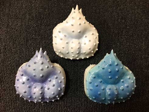 陶器 青い タラバガニ カニ 動く 脚 岡村悠紀 陶芸家