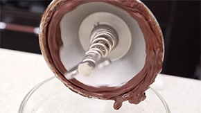 さらになめらかなチョコが出てくる