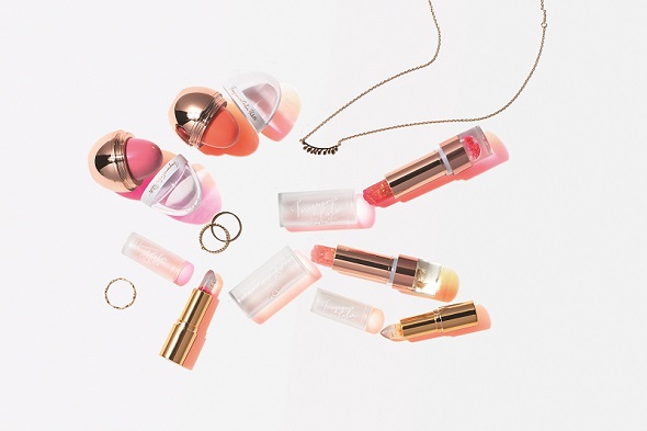 （「フレグランスカラーパレット」シリーズのマルチな新作コスメ）