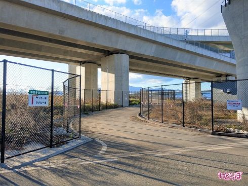 県道409号へのアクセス道路