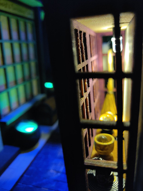 魔法使いが買い物をしていそうな裏路地　あやしいブックエンドがクラファンに登場