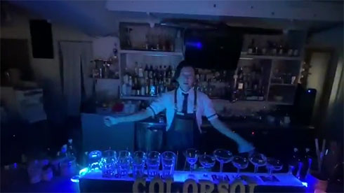 カウンターに青い光がともる