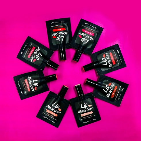 （「3COINS」パウチ型の新作コスメ）