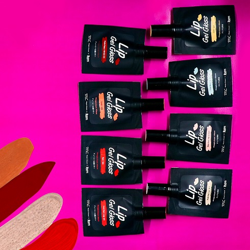 （「3COINS」パウチ型の新作コスメ）