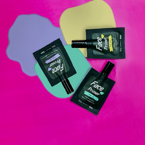 （「3COINS」パウチ型の新作コスメ）