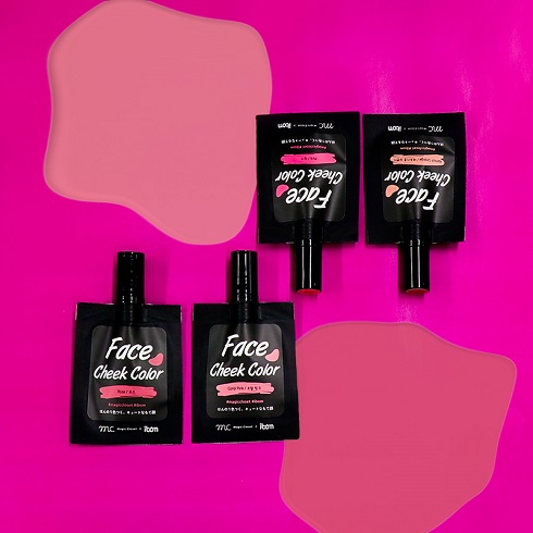 （「3COINS」パウチ型の新作コスメ）