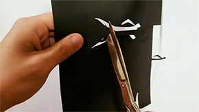 泳いでいる人が切り取られる