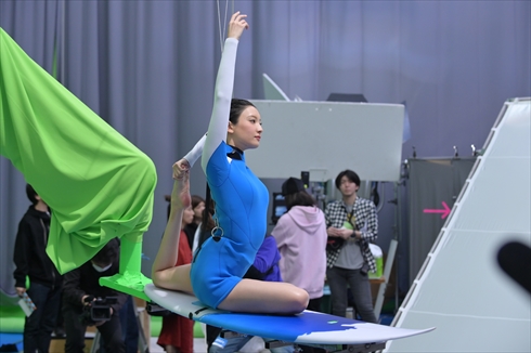 菜々緒 オールフリー サントリー 菜々緒ポーズ サーフィン CM