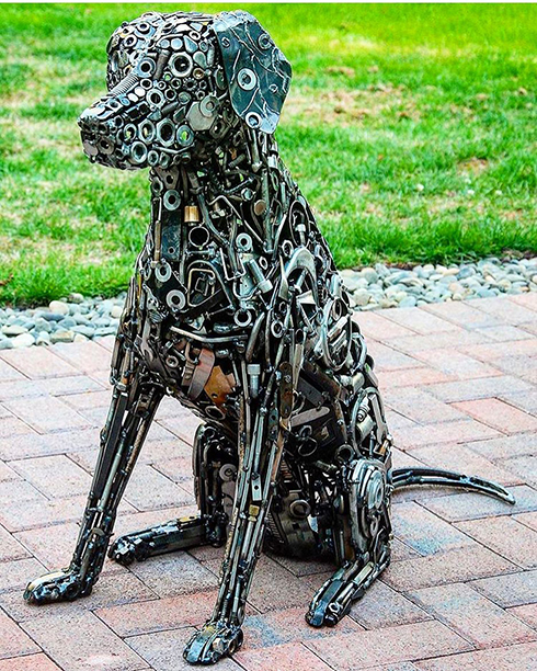 まるでSFな世界観　スクラップで作られたアート作品が近未来