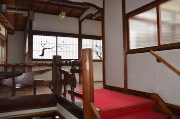 文豪気分を味わえる文机 （こたの缶詰紀行【伊豆編】｜こた