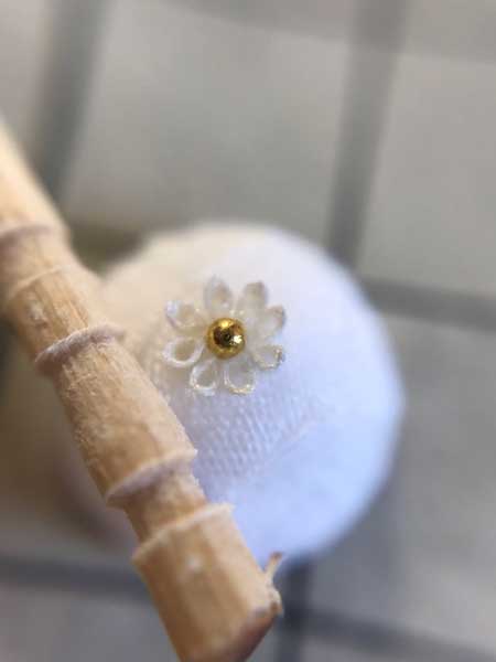 つまみ細工 ゴミみたいな大きさ 布 作る 花 こあめ 作品