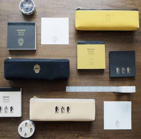 （エジプトモチーフのステーショナリーグッズが登場）