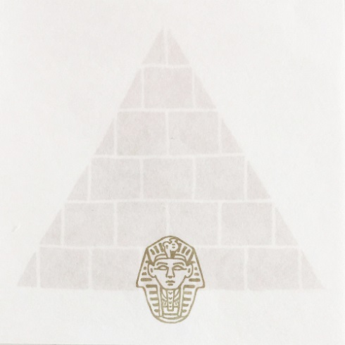 （エジプトモチーフのステーショナリーグッズが登場）