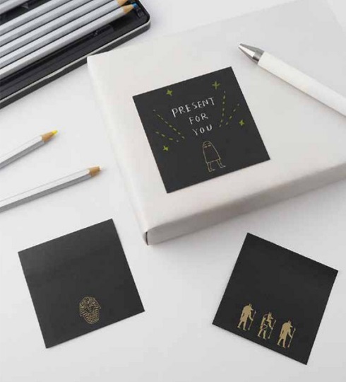 （エジプトモチーフのステーショナリーグッズが登場）